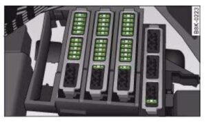 3- Bloc siguranțe în portbagaj